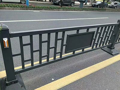 道路鋅鋼護(hù)欄